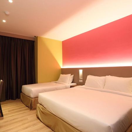 Capital O 9010 Yee Hotel Johor Bahru Exterior photo