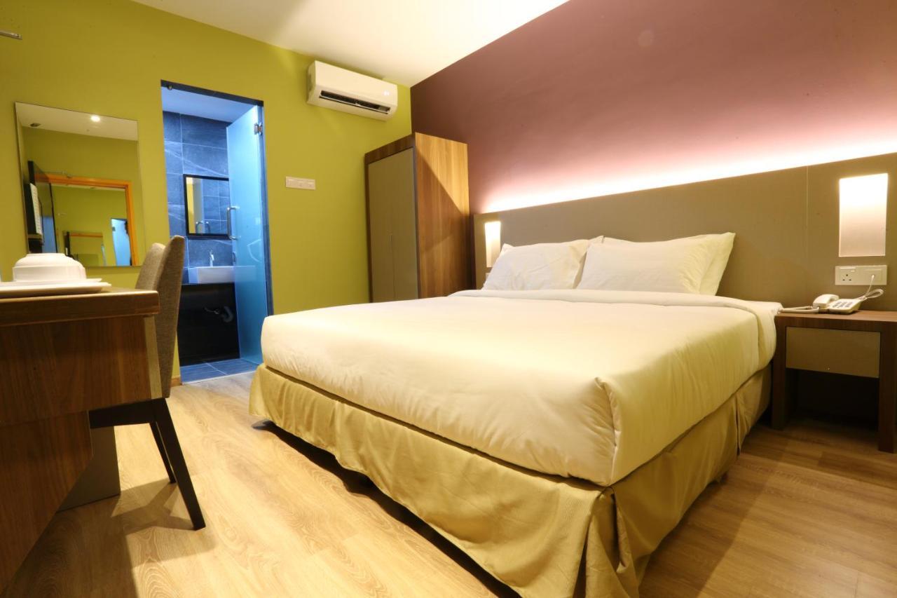 Capital O 9010 Yee Hotel Johor Bahru Exterior photo