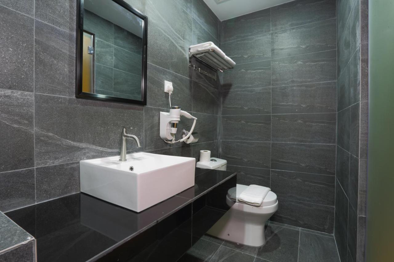 Capital O 9010 Yee Hotel Johor Bahru Exterior photo